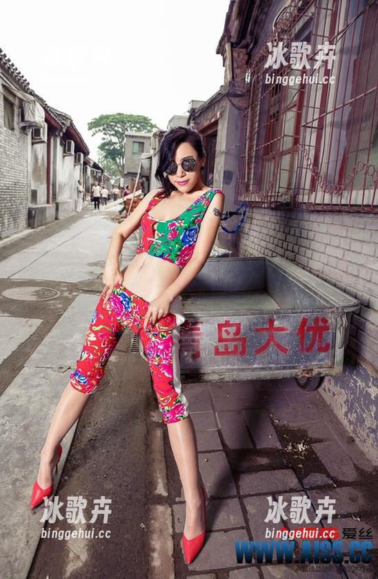AISS爱丝(黄金版) - 这些美图让人想要为西雅的女骑士角色欢呼，太带感了！