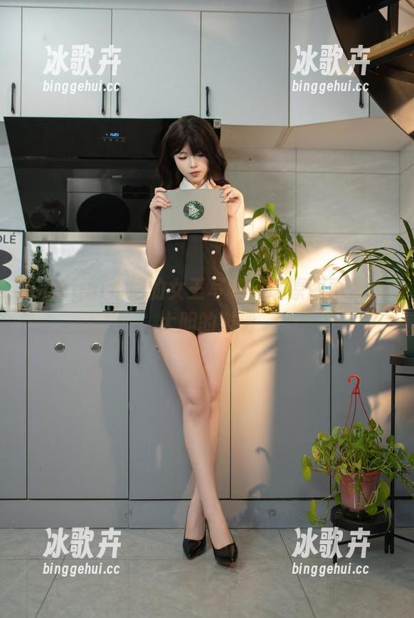 Bangni邦尼的女王写真，这原图真像个大胆的邀请