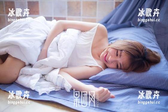 GIRLT果团网 - 精选日常套图，王语纯云淡风轻中透露着我的随性！