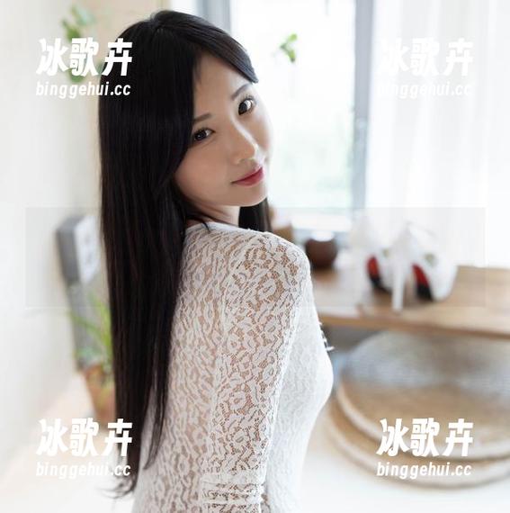 更新了！Habin夏彬(하빈)的“MissDica”里每一张美图都像在提醒我别走神。