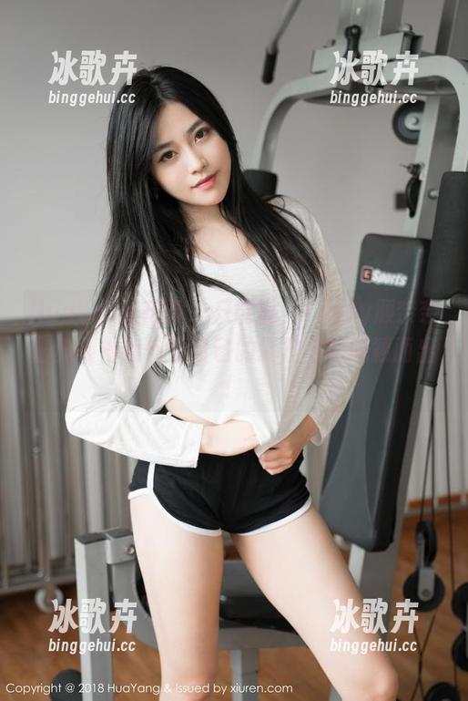 HuaYang花漾 - 只能说，Emily顾奈奈酱真懂得如何让自己的夏日定制脱颖而出！