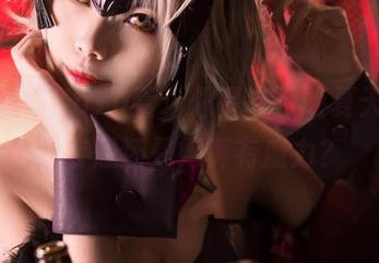 照片里“KaYa萱”像是在召唤夏天，是我妄想还是她真有魔力？