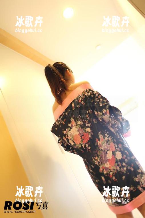ROSI毛衣街拍:高清记录这件衣服的每一次蜕变 ROSI毛衣街拍:高清记录这件衣服的每一次蜕变