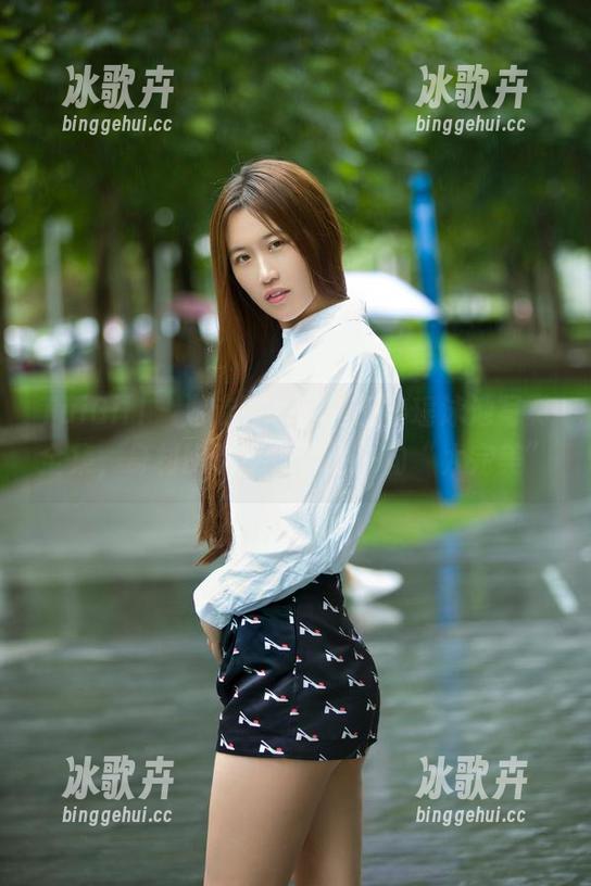 TuiGirl - 游走在水面，王馨瑶泳池写真全集，身材比例还是要说一句“太完美”