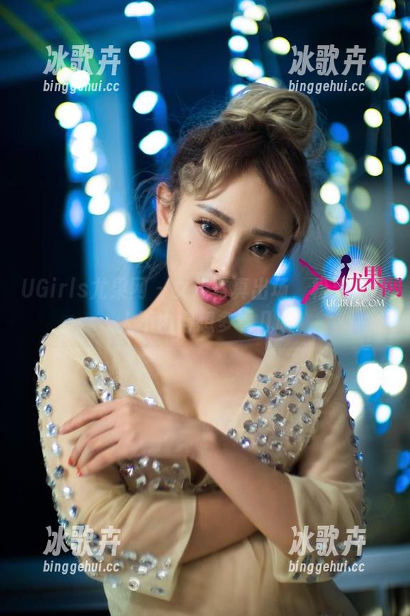 UGirls尤果网 - 女仆写真出场，松果儿让人不由得想多看几眼
