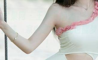 UGirls尤果网 – 王瑞儿的睡衣图片精选，沙滩没去成，家中睡衣时光也能梦见海浪！