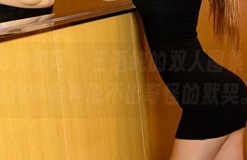 UGirls尤果网 – 王语纯的双人图集，看的过程中有种说不出奇怪的默契。