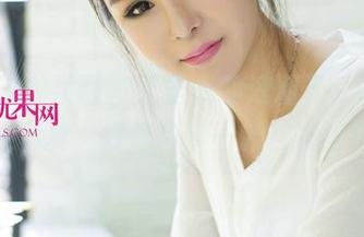 UGirls尤果网 - 无圣光的浪潮下，陈宝拉的毛衣写真，好像自带一股反叛的气息。