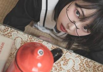 被Uhye(이유혜)的原图打动了：肉丝飘逸，让人不忍走开。