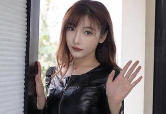 Xiuren秀人网 – 发现网盘里的Yuki鱼儿职业装作品，它就像一条游走在职场里的小鱼。