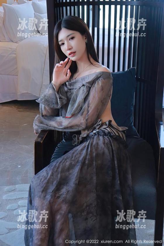 Xiuren秀人网 - 刘婷婷的学妹图集：这个姿势她好像练过999遍？