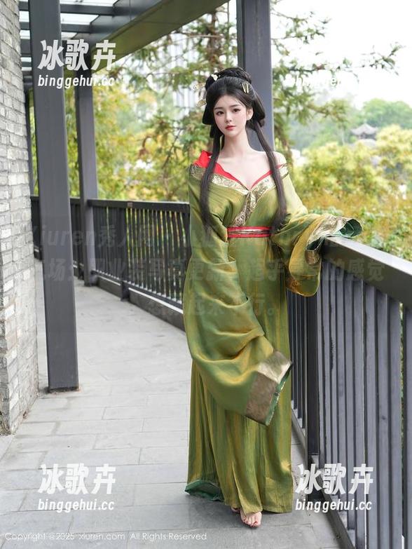Xiuren秀人网 - 小狐狸Kathryn的商务气场：职业装写真更新，超乎寻常的感觉，想藏起来不行。