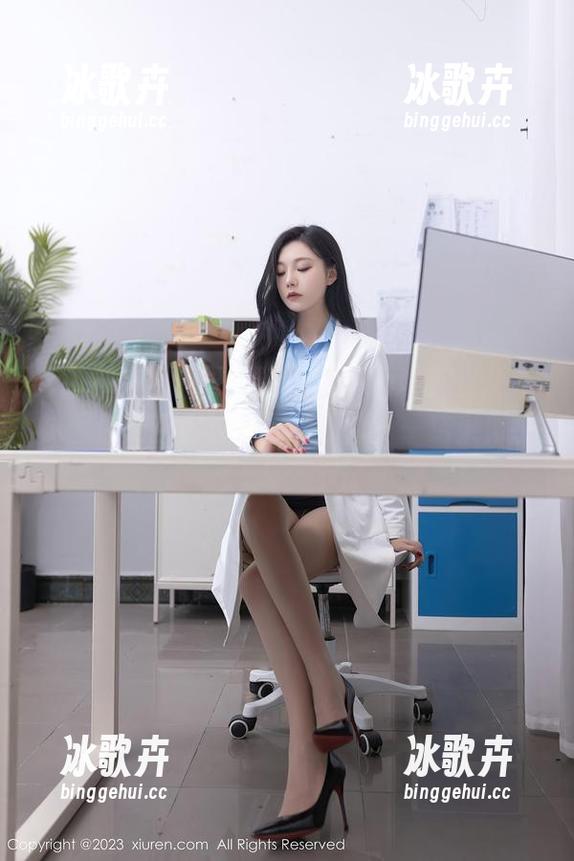 Xiuren秀人网 - 看小甜angle如何用丝袜图包刷新你对美图的期待——结果似乎……挺一般。