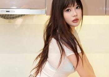 Xiuren秀人网 – 作品讲述：爱丽莎Lisa和她的睡衣在沙发上的温柔时光……