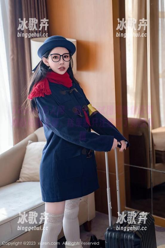 Xiuren秀人网 - 甜七七试图用瑜伽证明她的美图无疑，结果我只注意到了她的表情