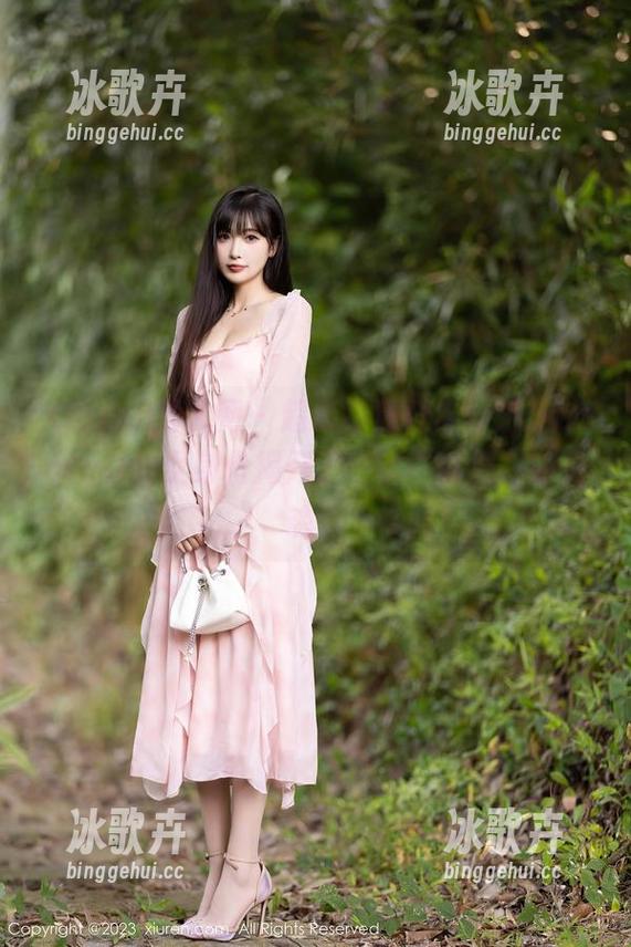 Xiuren秀人网 - 超级高清合集，芝芝booty以修女身份揭开了一丝“禁忌”的灵魂。
