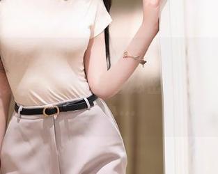 Xiuren秀人网 – 看！萌琪琪Irene更新的写真集，标签上写着秘密，却似乎没藏多少…