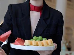 Xiuren秀人网 – 诺诺Nono的私房美图：短裙加持，下限在哪里呢？