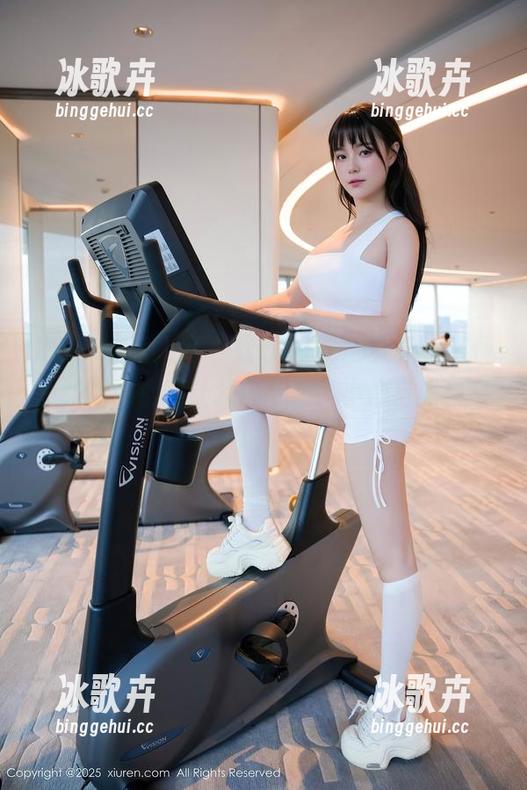 Xiuren秀人网 - 软软roro的女仆，随便一张原图都能让我停下来，小心自暴自弃！