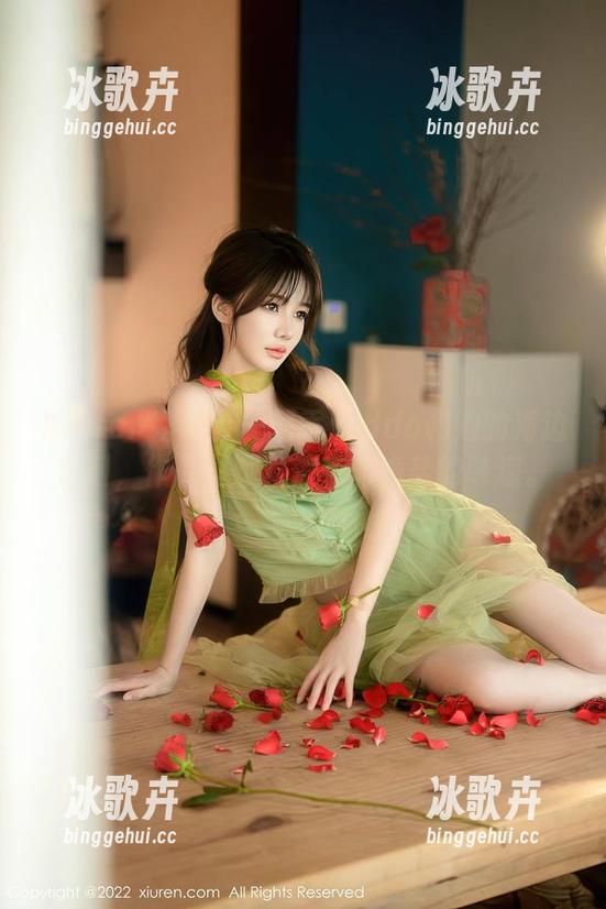 Xiuren秀人网 - 阿乖Kiddo和她的海边定制，作品里藏着浪花和海盐的味道。