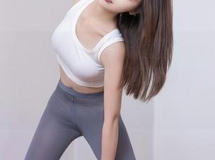 Xiuren秀人网 – 伴着陆萱萱cecillia的全套睡衣，图片中的点滴都变得有些小小炙热。