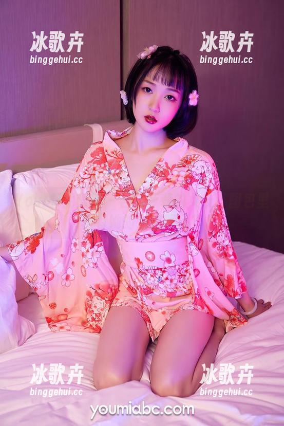 YouMi尤蜜荟 - 合法萝莉的女友：图包里真有她的亲密照吗？