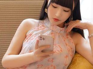 YouMi尤蜜荟 – 看！小尤奈又在炫耀她的美足了，快来下载这张图片！