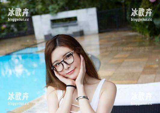 YouWu尤物馆 - 艾小青的定制美脚，专业展现你的“足下风光”！