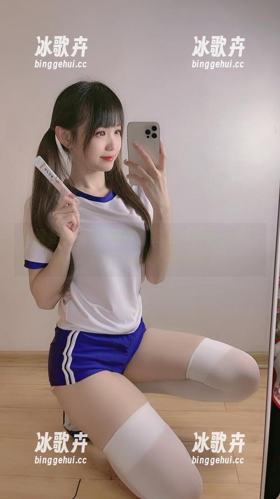 写真里的miko酱吖：穿上体操服，果然一下子变得让人心驰神往？