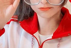 roroki骷髅姬的穿搭,总能让人对“美腿”重新定义,真巧妙!