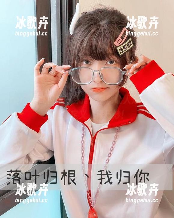 roroki骷髅姬的穿搭，总能让人对“美腿”重新定义，真巧妙！