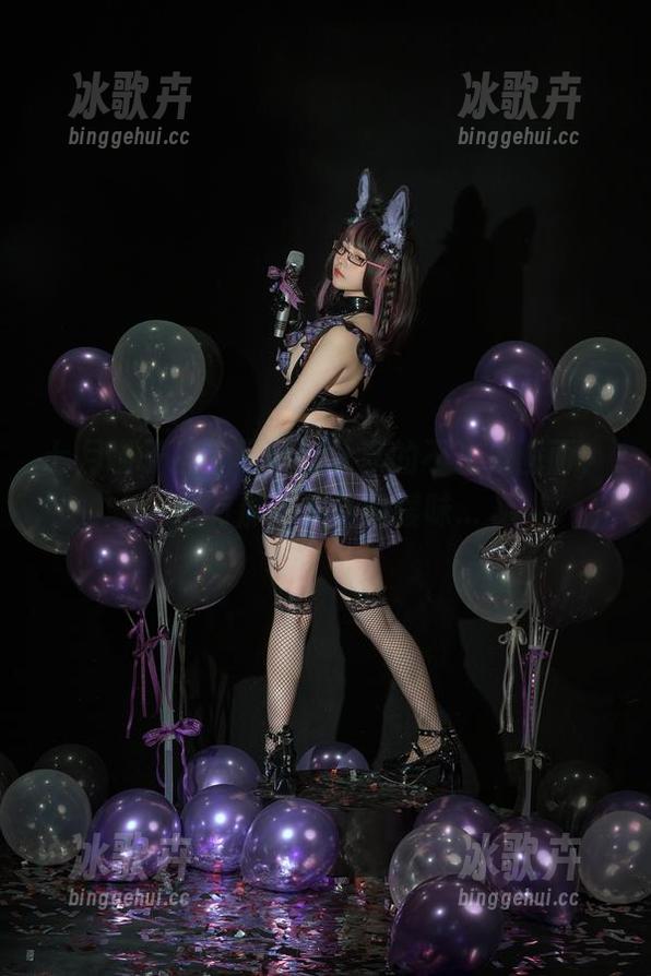 七月喵子护士写真，分享的不止是画面，还有那份淡淡的暧昧...
