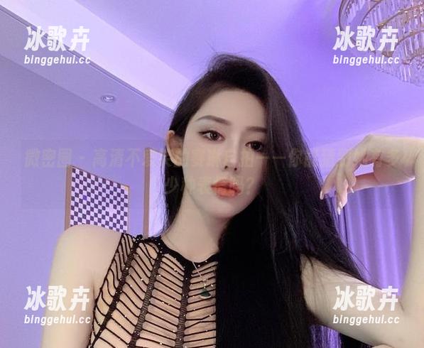 微密圈 - 高清不爱笑的赛琳自拍——你能猜到她有多少种表情吗？