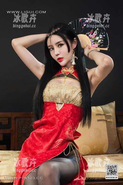 丽柜 - 观察阳阳白裙：作品集下载中，别被这裙子的优雅打败了！