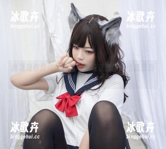 我发现你烨烨的圣诞写真集更新频率比我找对象还频繁！