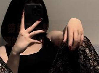 微密圈 – 策划了一整年的写真——保守的二舅妈的裤里丝，赶紧下载收藏！