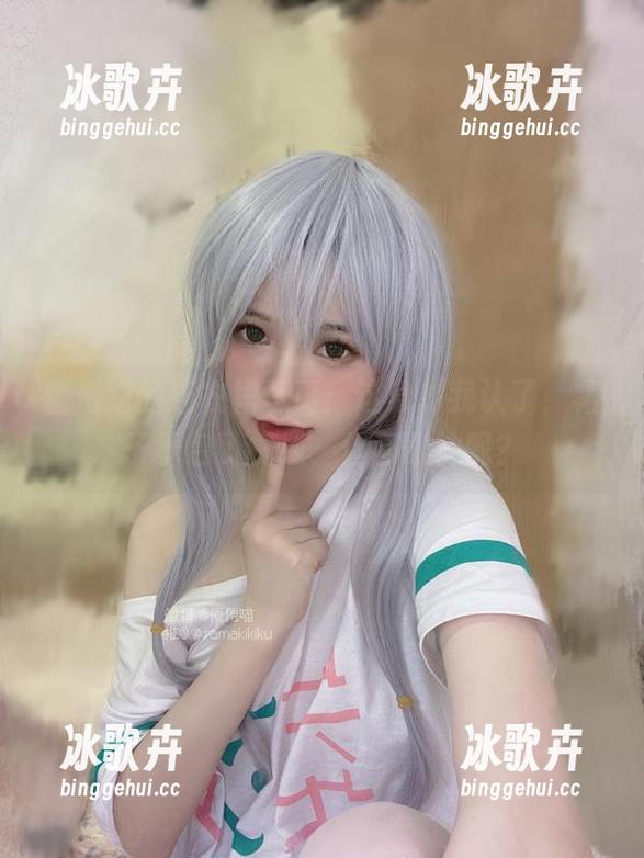 倦倦喵的连衣裙写真：这身材我认了，裙子承包了视线，但那眼神呢？
