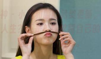 克拉女神 – 小岚和服的另类更新，干啥呢，思考人生？还是单纯炫耀自己的优雅？图片都说不清楚。