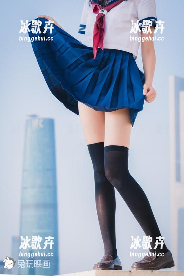 短裙红丝带，兔玩映画的写真好坏，是个问题。