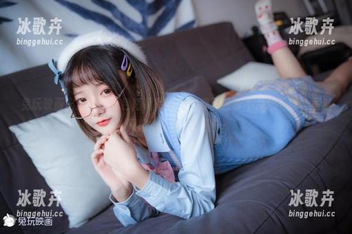 兔玩映画出新货：粉色短裙写真集！我已经等不及想下载，虽然又担心会不会失望…
