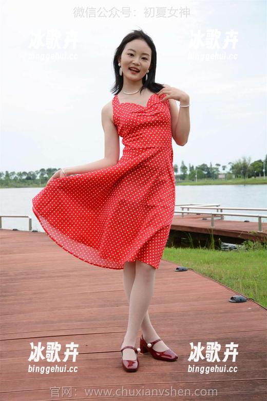 初夏女神 - 免费下载双双的回光返照，看她如何玩转自然光！