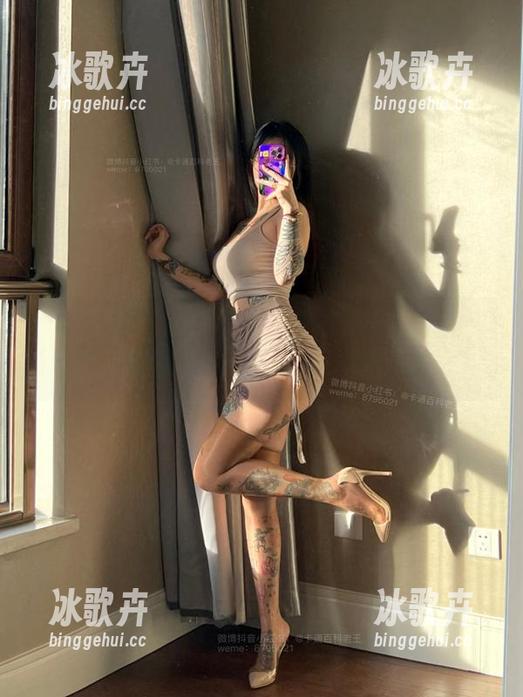 微密圈 - 卡通百科老王的家是一幅画，原图里简约到极致，竟然让人眼前一亮。