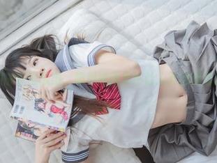 校服萝莉的原图流出，喵糖映画果然让人开启观看新世界！