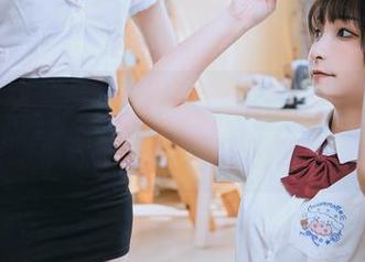 喵糖映画：丝袜少女的“图片之旅”，下载前记得深呼吸哦