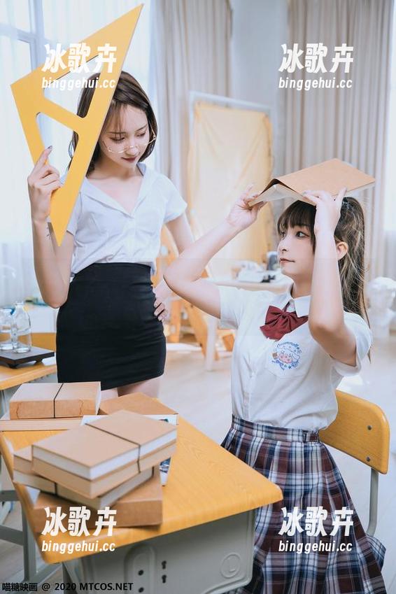 喵糖映画：丝袜少女的“图片之旅”，下载前记得深呼吸哦