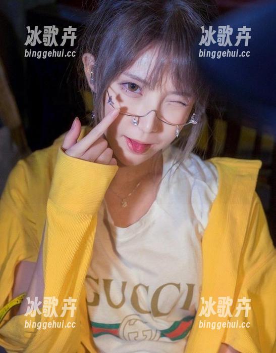 90万粉丝送福利，最新在下萝莉控ii套图，你肉眼看得到的快乐！
