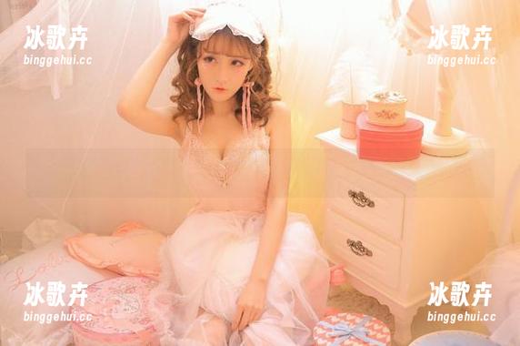 在下萝莉控ii的修女妆，原图清新意外，壁纸全是想象。