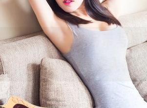 头条女神 – “梁芮溪的吊带写真”：唔，这波潮流我得考虑入手！