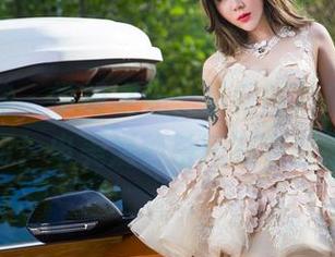 头条女神 – 学姐之光，最新图片堪比考试复习！申美嫣秒杀所有老教授。