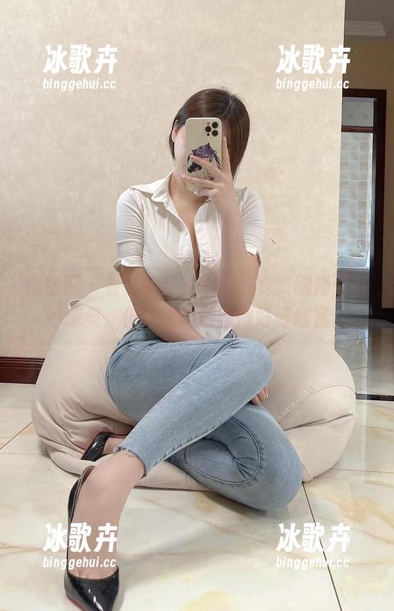 微密圈 - 看了奶宝妹纸的写真，剧情可以不深奥，但壁纸的美就得好好欣赏。